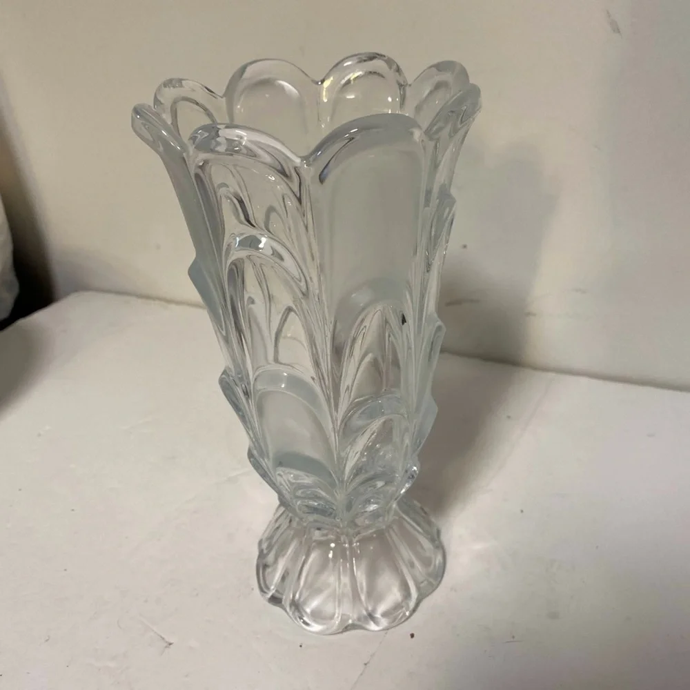 Vintage Clear Pressed Glass Vase – Scalloped Fluted Pedestal Base - Picture 4 of 5